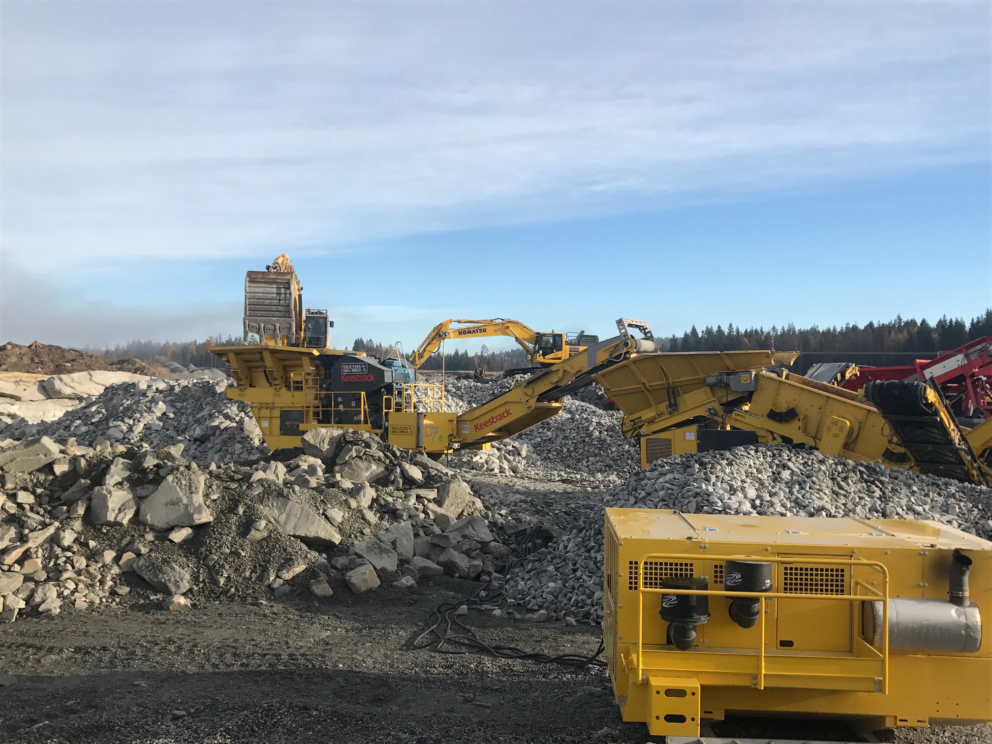 Keestrack B7e jaw crusher with drop off engine