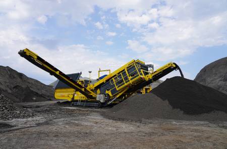 Keestrack R6 mobile tracked impact crusher